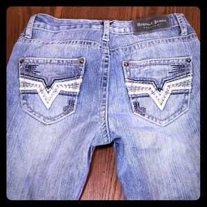 Request buckle jeans